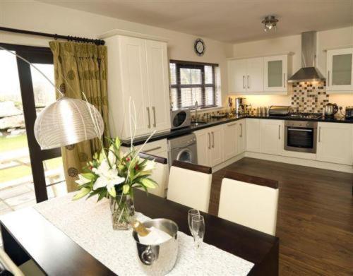 Kenmare Bay Hotel Lodges Cill Airne Exteriör bild